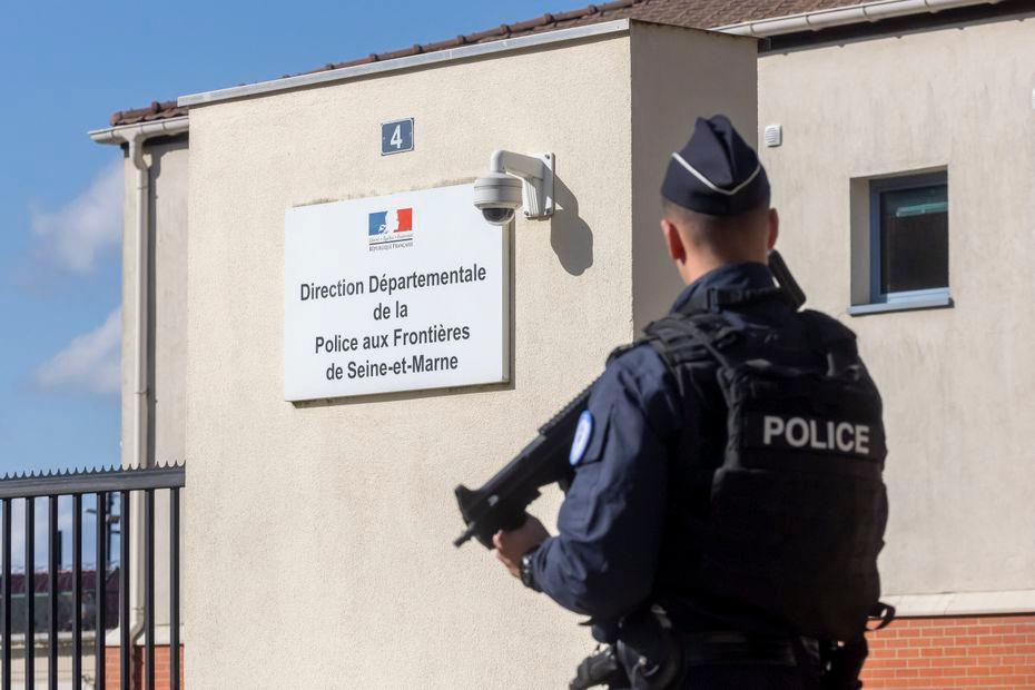 "Il est complètement dépassé par ce déchaînement" : retour en France immédiat pour l'influenceur algérien expulsé, Alger refuse de l'accueillir ebx.sh/QtJJxe