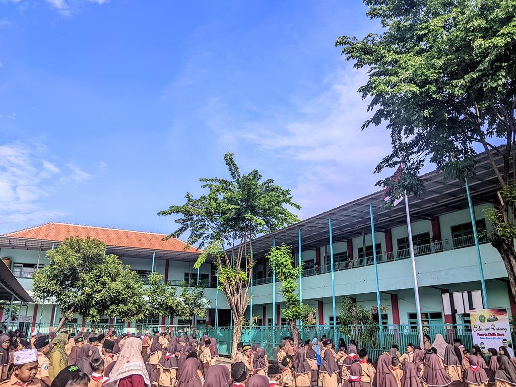 Miftah3101's tweet photo. @tanyarlfes Redmi note 12 🤣. Murah meriah https://t.co/WzWMwvfLOC