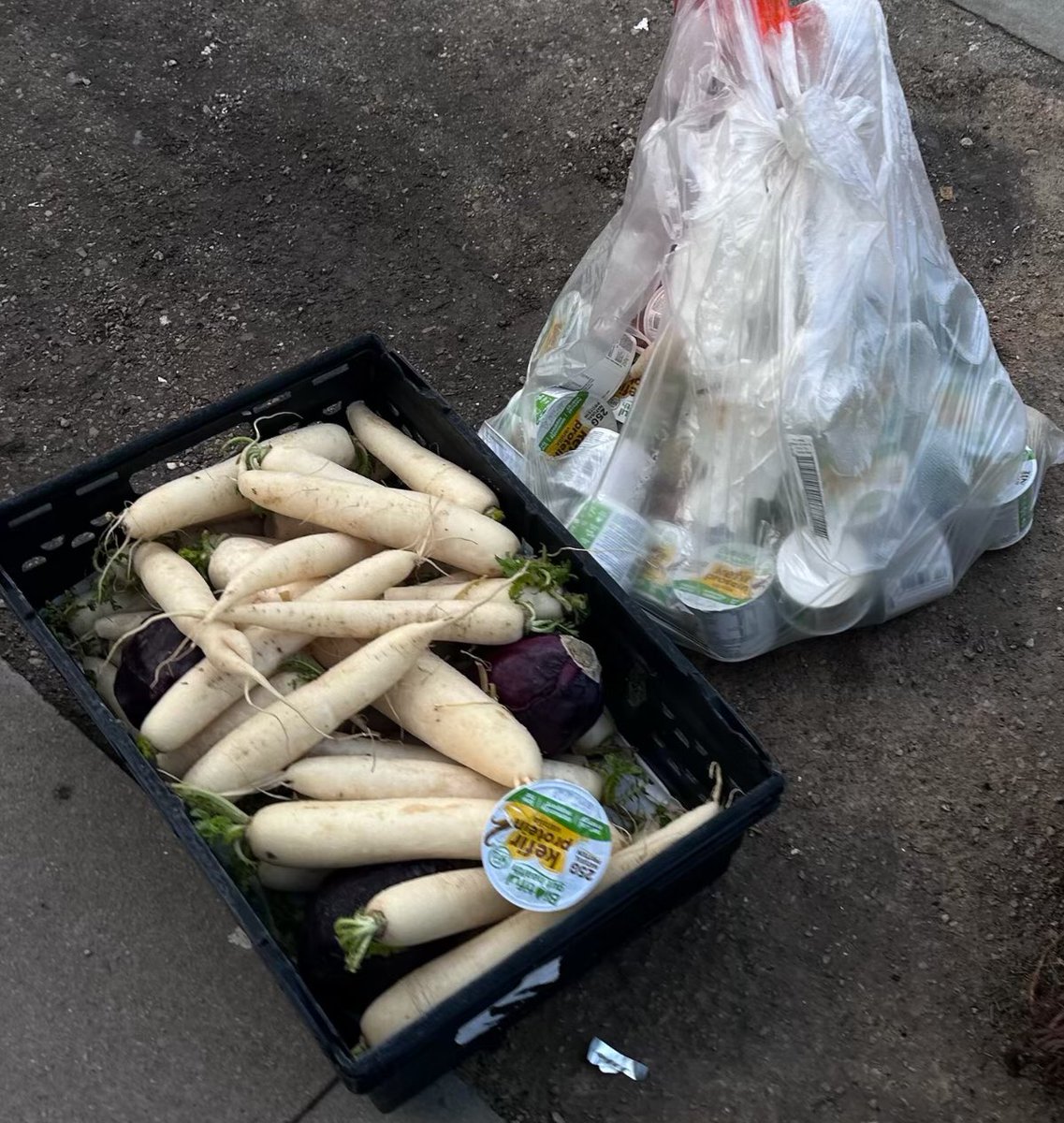 HalfOctopus's tweet image. The Stick Man with a Big Bum’s breakfast delivery has arrived.

amazon.co.uk/Stick-Man-Big-…