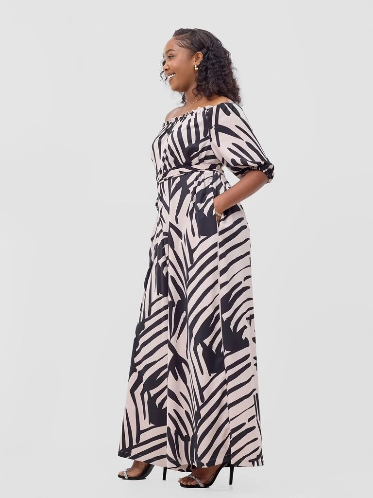 From meetings to martinis 🍸!Who needs an outfit change when your jumpsuit is this versatile? 

#FashionThatWorks #FridayLook #OfficeToOuting #StyleTransition #DeskToDinner #madeinkenya #fearlesslyyou #africadressingtheworld 

 shopzetu.com/search?filter.…