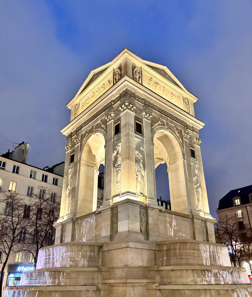 Après le bijou de la fontaine, l’écrin de la place ! La fontaine des Innocents restaurée avait été inaugurée le 28 juin. Le 8 janvier, ce fut au tour de l’aménagement de la place Joachim du Bellay.

▶️ bit.ly/Inauguration8j…

<a href="/ArielWeilT/">Ariel Weil</a> <a href="/karen_taieb/">Karen Taieb</a> <a href="/C_Najdovski/">Christophe Najdovski</a> <a href="/David_Belliard/">David Belliard</a>