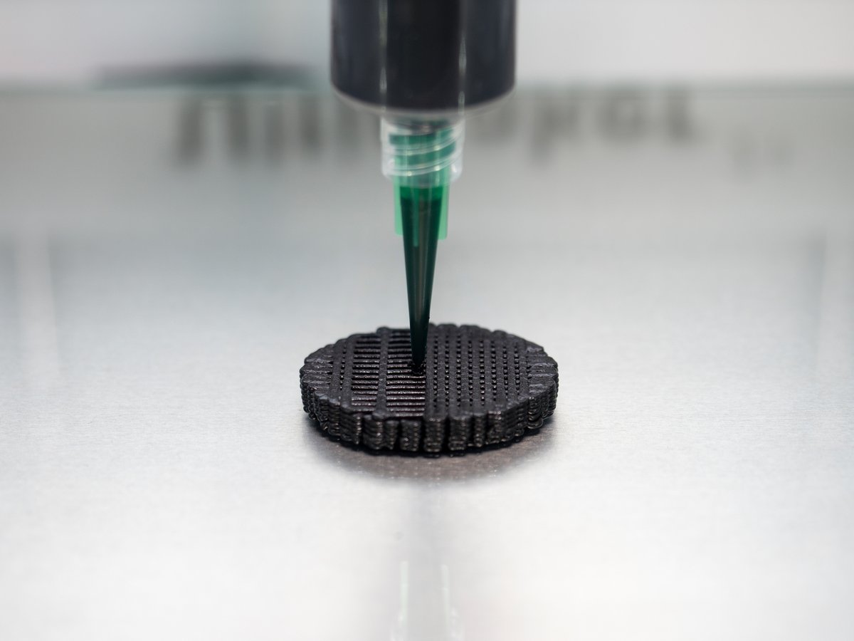 Schweizer Forschende <a href="/Empa_CH/">Empa</a> haben eine 3D-gedruckte, biologisch abbaubare Pilzbatterie entwickelt, die Sensoren für die Landwirtschaft oder die Forschung in abgelegenen Regionen mit Strom versorgen könnte.
pubs.acs.org/doi/10.1021/ac…

Bild: Empa