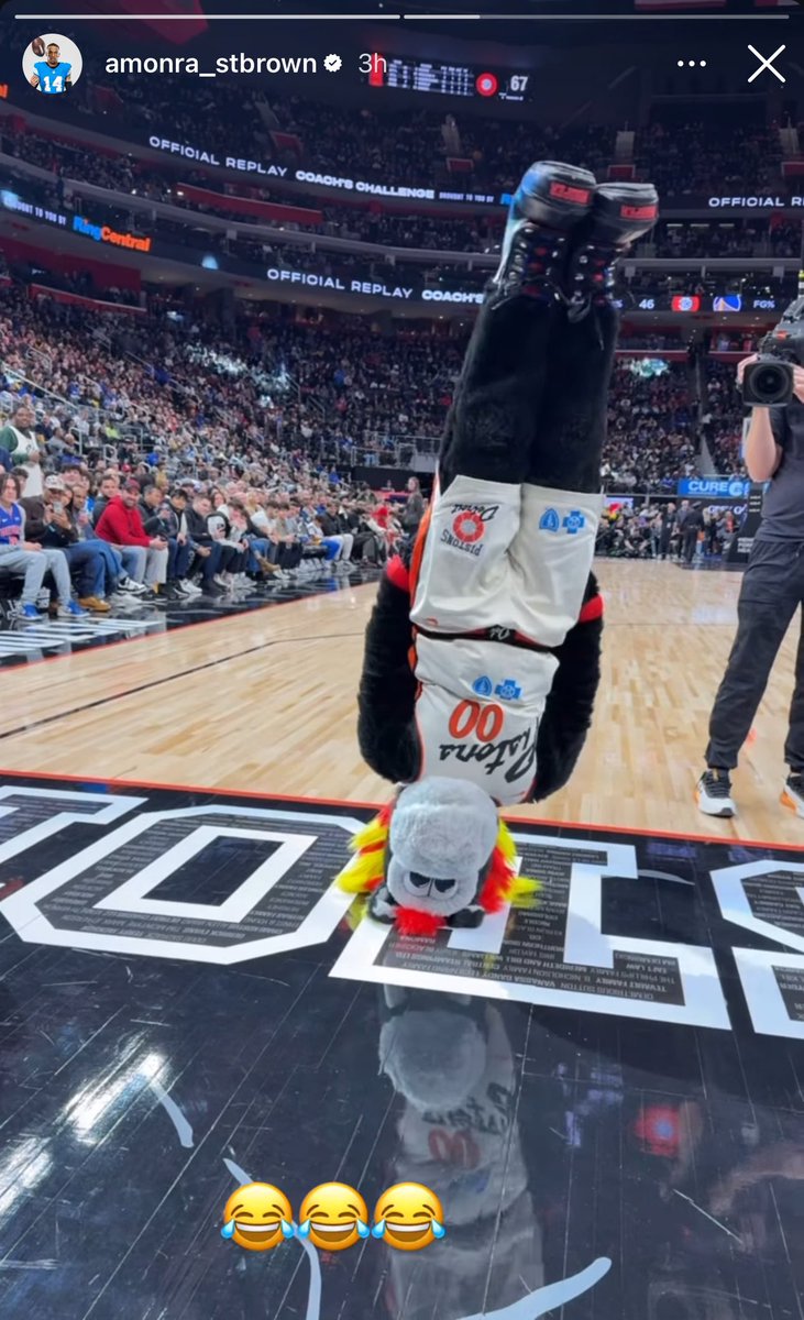 Pistons mascot Hooper recreated Amon-Ra St. Brown’s touchdown celebration right in front of the Lions wide receiver