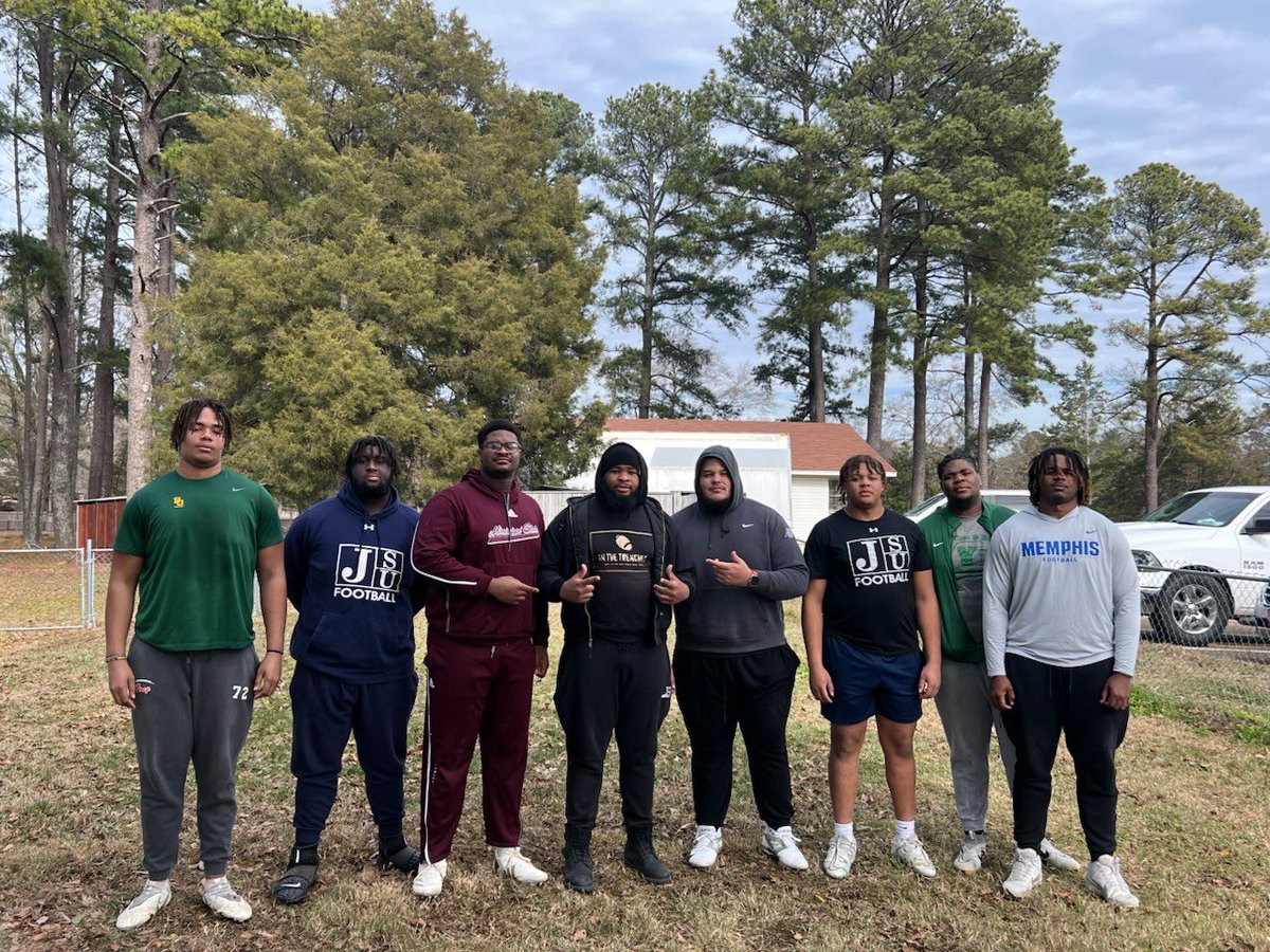 InTheTrenches (@inthetrenches22) on Twitter photo Morning workout with the guys. We had a blast working in the cold. <a href="/warren_rowan/">Warren Rowan</a> <a href="/JuJuSports1/">JuJuSports</a> Morning workout with the guys. We had a blast working in the cold. <a href="/warren_rowan/">Warren Rowan</a> <a href="/JuJuSports1/">JuJuSports</a>
