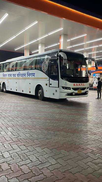 KumarSparsh4's tweet photo. @vijaygajera WE HAVE VOLVO AS INTERCITY GOVERNMENT BUSSES. BIHAR is also not lagging behind, rather it is moving ahead with our country.
https://t.co/USlMpSPkui https://t.co/znaKsVJyAZ