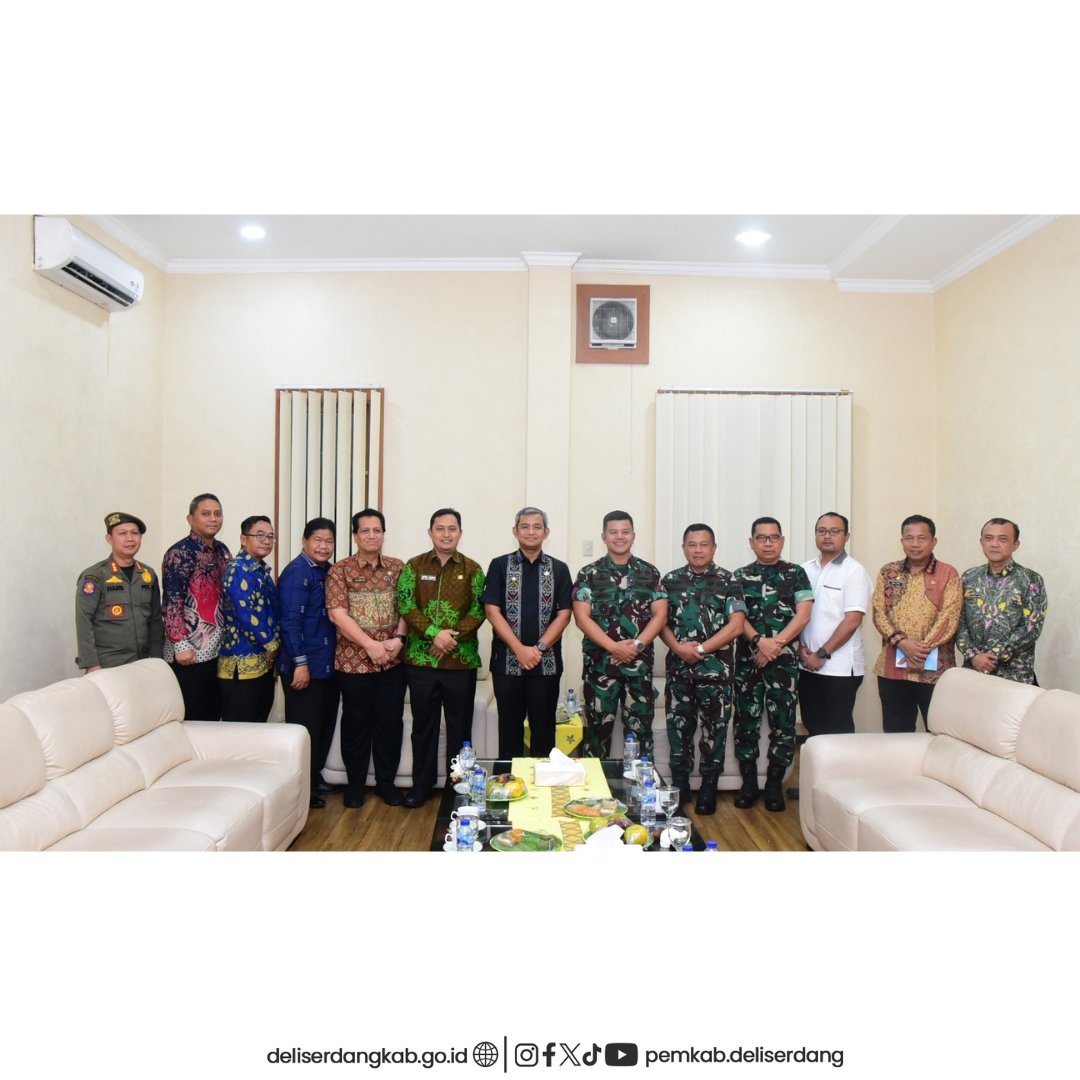Penjabat Bupati Deli Serdang, Ir Wiriya Alrahman MM menerima kunjungan Komandan Distrik Militer (Dandim) 0201/Medan, Kolonel Inf M Radhie Rusin SIP di Kantor Bupati Deli Serdang, Kamis (9/01/2025).