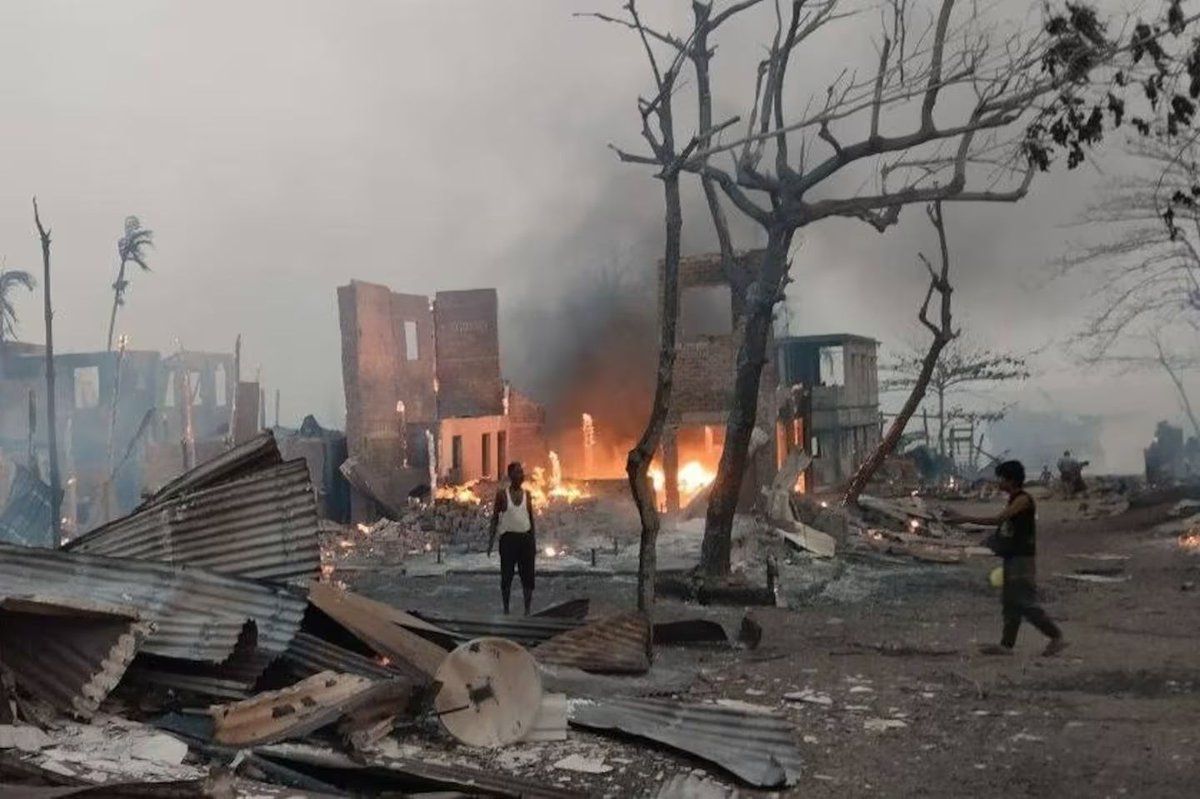 40+ ppl, incl. children killed, many injured &amp; hundreds of homes destroyed by #Myanmar military's airstrike in #Rakhine State. Junta's atrocities are enabled by Gov'ts &amp; biz that cont. to provide jetfuel, weapons &amp; funds to #WarCriminals. This must end! bit.ly/4fROMHT