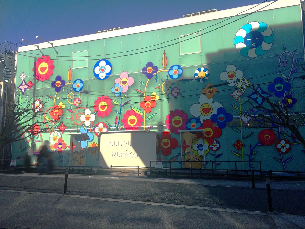 d*9様 値下げ！表参道オープン記念限定品！レシタルLouis Vuitton 広告はラフォーレ原宿や表参道にも🔍 ルイ・ヴィトンと村上隆のコラボ