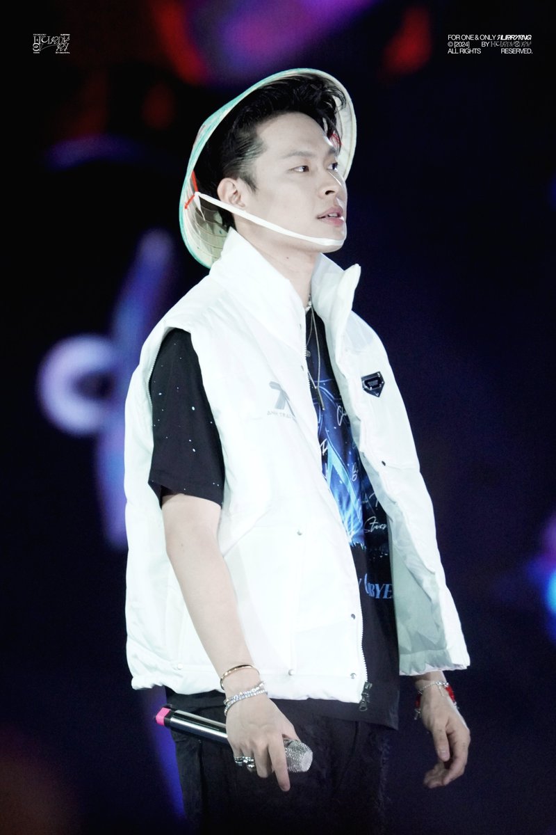 hurdyevry_'s tweet photo. |241207| HURRYKNG at ATSH CONCERT DAY 3.

Bảo Khang đội nón lá. https://t.co/Fn2wWSmGvU