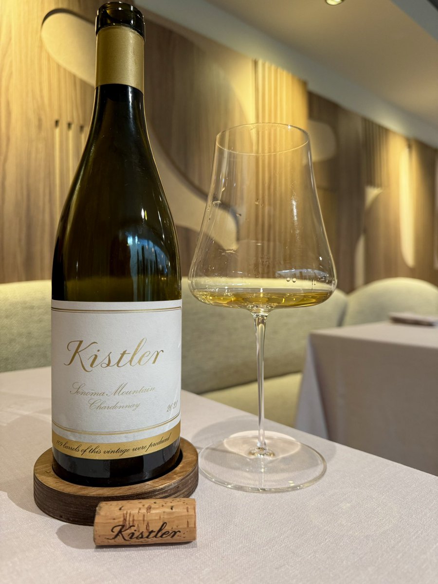 gardenia_nala's tweet photo. Un chardonnay sorprendente que va perfecto con la gastronomía de Cornamusa Cibeles
•
#kistler #kistlervineyardchardonnay #kistlerwine #sebastopol #mivinodeldia #cornamusa #palaciocibeles #madrid❤️ https://t.co/V1IOtlFhNp
