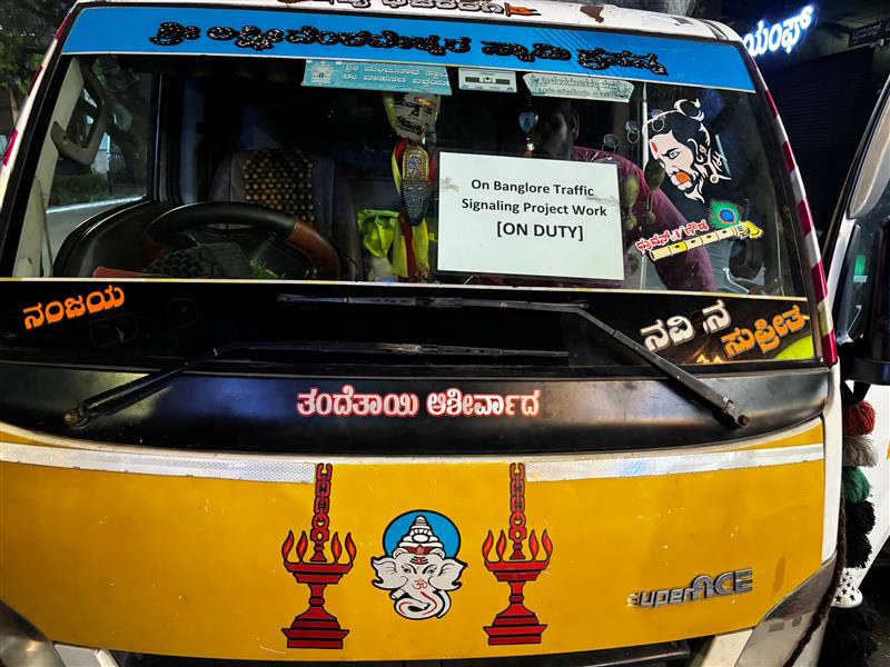 Did you know that #Bengaluru, India, has 12 million vehicles, slowing traffic to an average of 18 km/h? 🤔

This narrative is being transformed by the Bengaluru Adaptive #TrafficControl System (BATCS), created by our friends at SCITA Solutions, and Teltonika’s RUT901 #router! 🚀