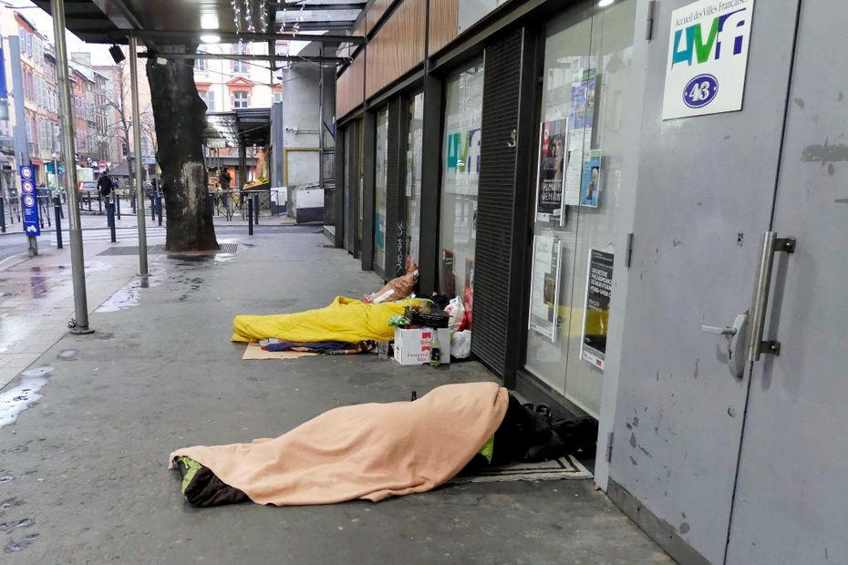 "Un enfant qui dort dehors par 5°, ce n'est pas plus acceptable que s'il fait -5°" : le froid ne devrait pas être la seule urgence d'hébergement ebx.sh/nvX0Jj