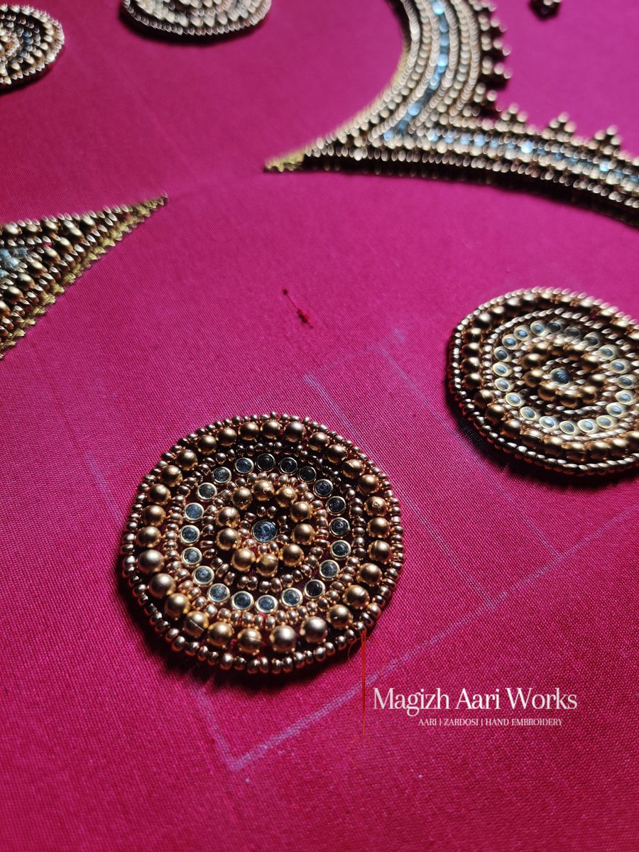 shaarmia_'s tweet photo. For customised Aari work Blouses Contact us!

Perfect finish blouses.
Simple blouse work from ₹500.
Bridal works start from ₹2000.
Delivery time 15days.

Follow us on Instagram: https://t.co/qefBLRLBCu https://t.co/szpOfeneAU