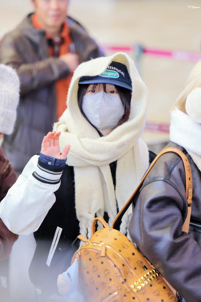 Tt_Haewon0225's tweet photo. 250110 김포 출국
#NMIXX #엔믹스 #해원 #HAEWON https://t.co/VQUYtDcaMT