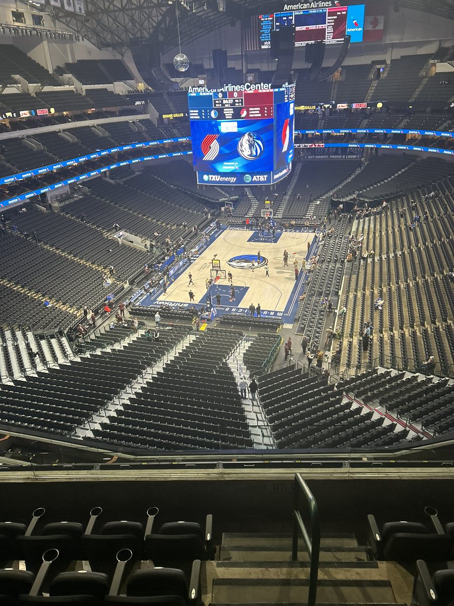 jordan_714_'s tweet image. #MFFL left the center to lock in! @dallasmavs #DfwArea