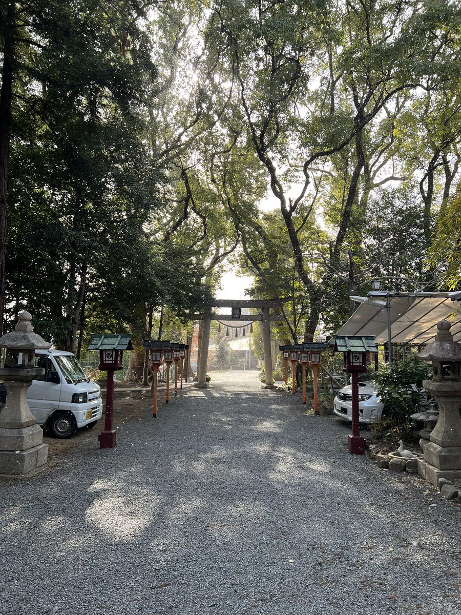 CocoColor12's tweet image. 今日はみんなで
御殿山神社に清掃しに行きました！

まさか雪が降ってくるとは…❄️

でも空気が澄み切っていて
晴れ間も見えてとても風景が
神秘的で綺麗でした😄✨

#自立訓練事業所 #就労移行支援事業所 #自立訓練と就労支援の4年型 #枚方市 #御殿山 #cococolor #ココカラー #神社清掃 #御殿山神社