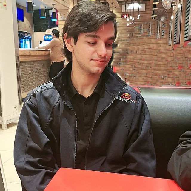 dbss1_'s tweet image. والله حلو، مبين هنا هي مصورته