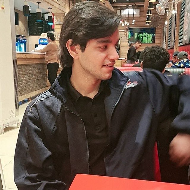 dbss1_'s tweet image. والله حلو، مبين هنا هي مصورته