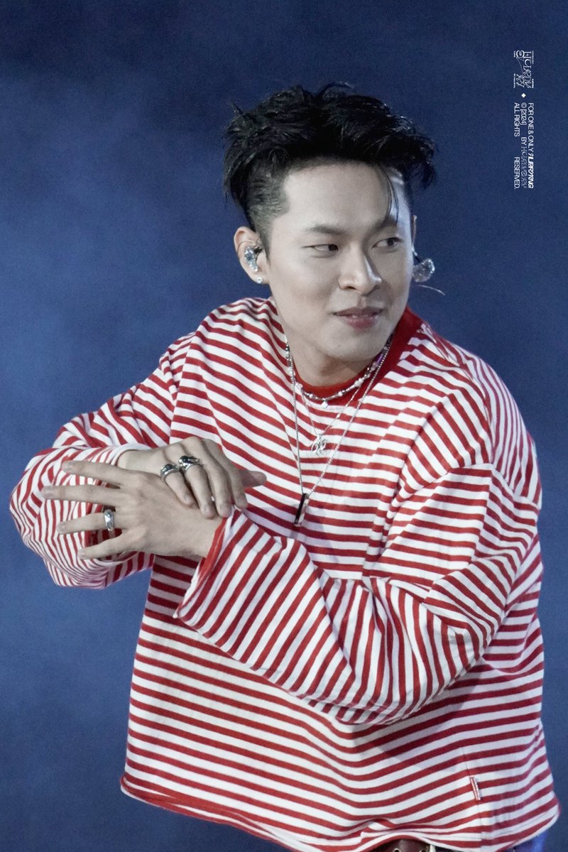 hurdyevry_'s tweet photo. |241207| HURRYKNG at ATSH CONCERT DAY 3.️

Mèo đấm pốk 🥊🕹 https://t.co/BMJj8Tp4jN