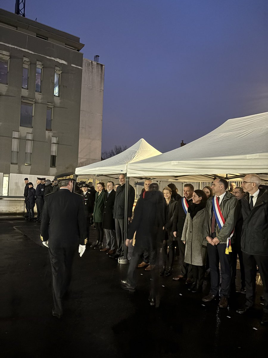 Présent ce matin à Waldeck Rousseau, pour rendre hommage aux policiers morts pour la France, en présence du Ministre de l’Intérieur <a href="/BrunoRetailleau/">Bruno Retailleau</a>.