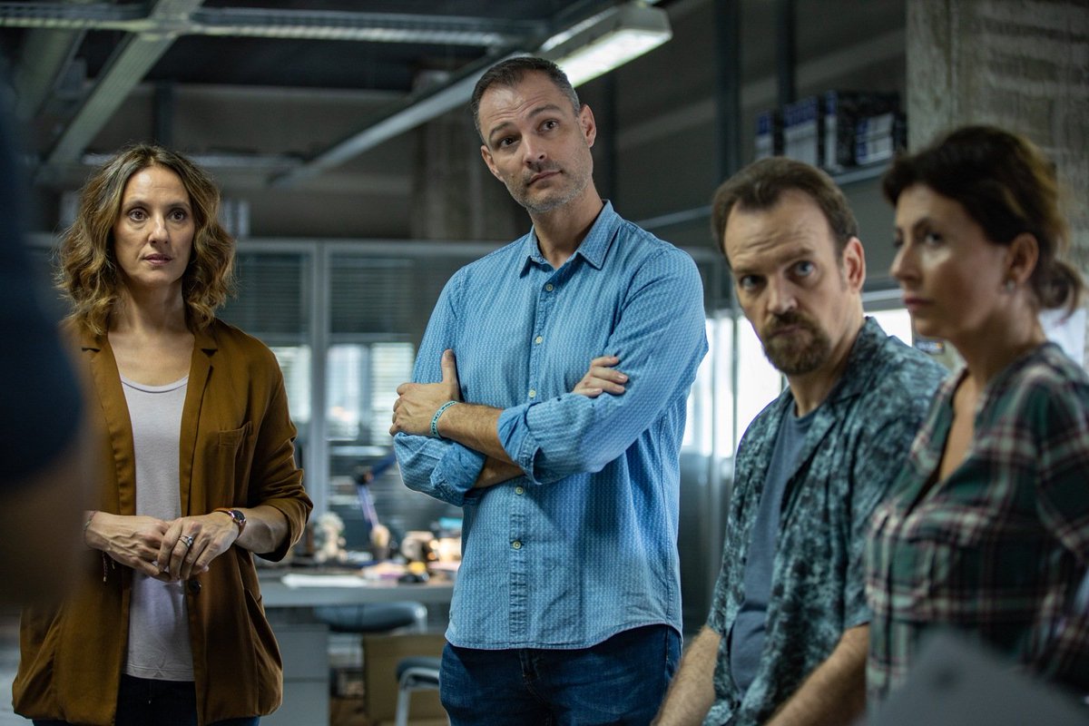 👉El ESTRENO de <a href="/honorlaserie/">Honor</a> se hace con el 10.2% de share y 969.000 espectadores en pleno PT de <a href="/antena3com/">Antena 3</a>

👤 Más de 2.2 millones de espectadores únicos conectaron con #HonorEstreno, que registra un enorme 43.4% de fidelidad

#QueVivaLaTele #Audiencias
