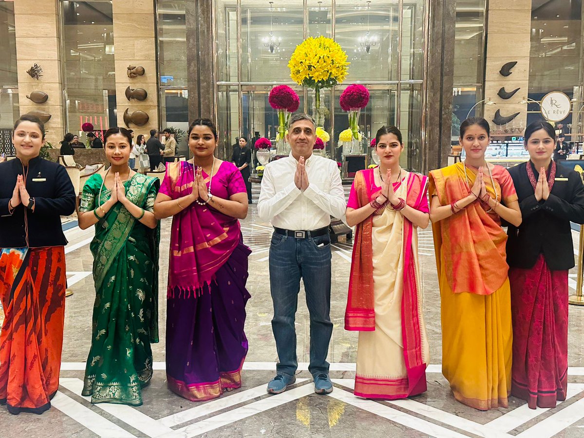venke's tweet photo. Namaste 🙏 a gesture that energizes when it comes from the heart 🙏 https://t.co/KqSdnZw8zs