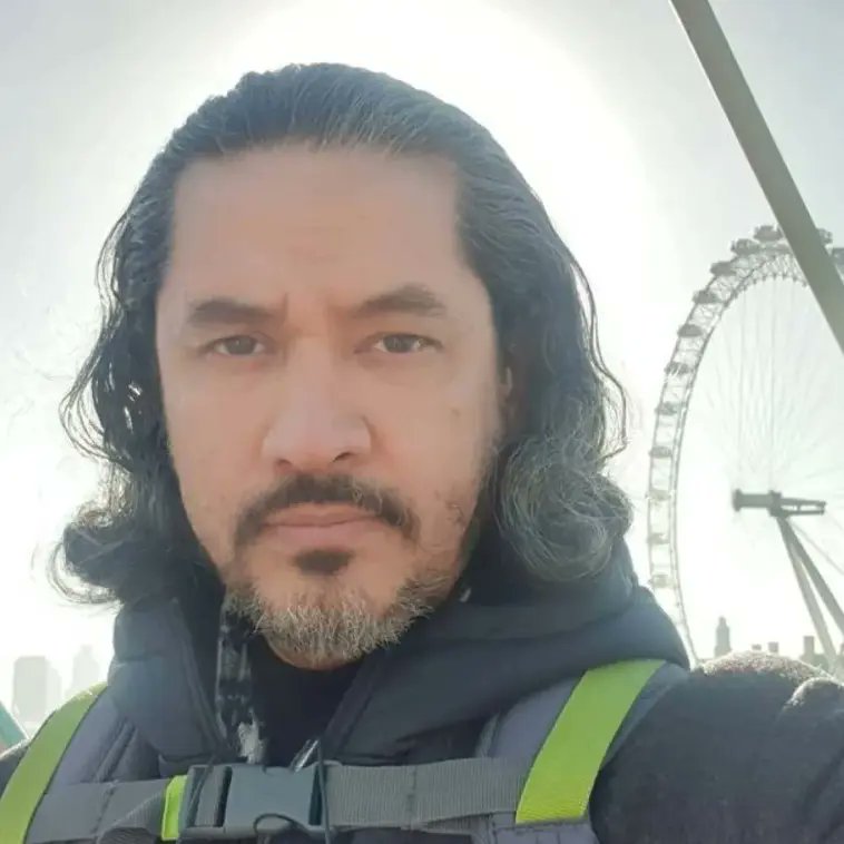 جمال سلطان (@gamalsultan1) on Twitter photo تسريب من مصدر طبي في دولة الإمارات يشير إلى نقل الشاعر المصري عبد الرحمن يوسف إلى قسم العناية المركزة والحالات الحرجة في مستشفى كليفلاند كلينيك أبوظبي لتدهور حالته الصحية على وقع تعذيب بدني ونفسي مكثف فور وصوله إلى الامارات أول أمس، المصدر قال أن حياة هذا الشخص في خطر حقيقي الآن تسريب من مصدر طبي في دولة الإمارات يشير إلى نقل الشاعر المصري عبد الرحمن يوسف إلى قسم العناية المركزة والحالات الحرجة في مستشفى كليفلاند كلينيك أبوظبي لتدهور حالته الصحية على وقع تعذيب بدني ونفسي مكثف فور وصوله إلى الامارات أول أمس، المصدر قال أن حياة هذا الشخص في خطر حقيقي الآن