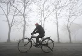 newsobservermp1's tweet image. 17 राज्यों में घना कोहरा, दिल्ली में 120 फ्लाइट लेट...
कानपुर में तापमान 4.4º पहुंचा, हिमाचल में कल से बर्फबारी, MP में बारिश के आसार
#WeatherUpdate #fights #FogUpdate