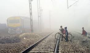 newsobservermp1's tweet image. 17 राज्यों में घना कोहरा, दिल्ली में 120 फ्लाइट लेट...
कानपुर में तापमान 4.4º पहुंचा, हिमाचल में कल से बर्फबारी, MP में बारिश के आसार
#WeatherUpdate #fights #FogUpdate