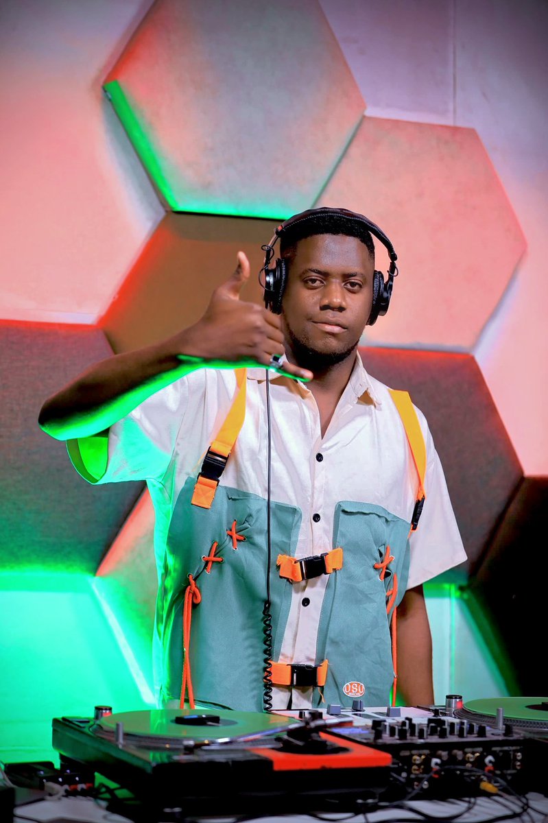 wency_deejay's tweet image. Live on @GalaxyTVUg 
10am to 11am
#MixMode🔥