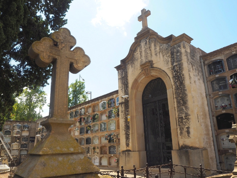 Centres Cívics BCN (@ccivicsbcn) on Twitter photo Vols descobrir el patrimoni sepulcral de Barcelona?
El @ccmatasiramis i els <a href="/CementirisBCN/">Cementiris de Barcelona</a> et conviden visitar set cementiris de la ciutat.
Apunta-t'hi! 👉 s.mtrbio.com/enucerbslj Vols descobrir el patrimoni sepulcral de Barcelona?
El @ccmatasiramis i els <a href="/CementirisBCN/">Cementiris de Barcelona</a> et conviden visitar set cementiris de la ciutat.
Apunta-t'hi! 👉 s.mtrbio.com/enucerbslj