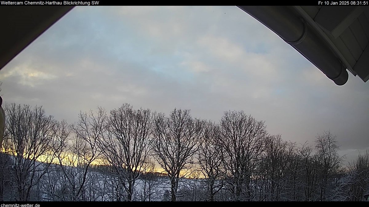 Ich wünsche einen wunderschönen winterlichen Guten Morgen aus dem Süden von Chemnitz (Klaffenbach und Harthau).
Es liegen 8 bis 11cm frischer Neuschnee bei -1,7°C ☃️❄️🥶
kachelmannwetter.com/de/messwerte/s…
