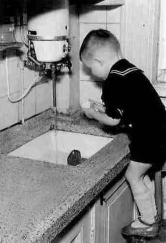 Goedemorgen fijne lieve volgers.
Wie ziet zichzelf ook weer zo handjes wassen met die geiser geluiden vlak bij je hoofd?