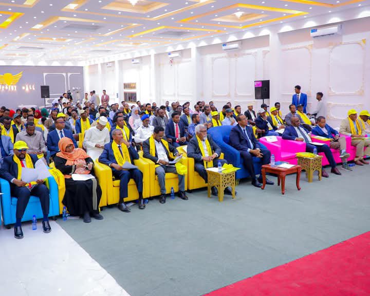 The Minister <a href="/FaroleJr/">Mohamed Farole</a> attended a conference on road development organized by <a href="/PhaPuntland/">Puntland Highway Authority (PHA)</a> . Minister <a href="/FaroleJr/">Mohamed Farole</a> emphasized the significance of advancing road infrastructure while ensuring environmental conservation.

#sustainable #environment #ClimateActionNow #conservation