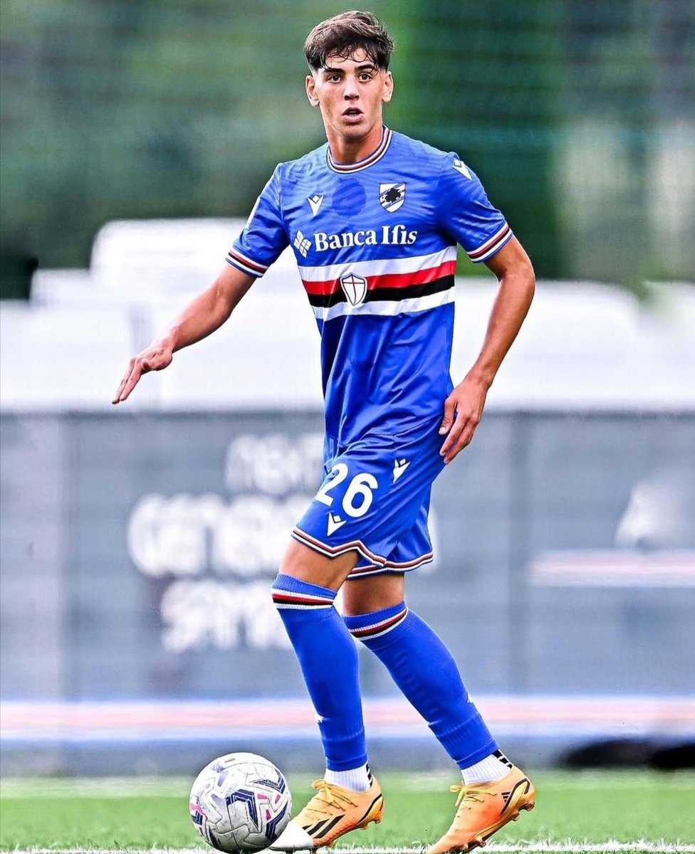 AndreLaMonica22's tweet photo. 🚨Oggi nella sessione a Bogliasco potrebbero aggregarsi 2 della Primavera: #Ntanda e #DAmore. Il primo già presente con Pirlo ha ultimato il suo percorso in Primavera ed è pronto a diventare protagonista in B. D'amore verrebbe a rinforzare il reparto difensivo.
🔵⚪🔴⚫⚪🔵
#Sampdoria