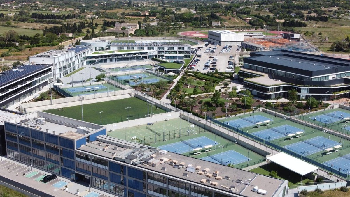 eventmanager_es's tweet photo. Estamos encantados de dar la bienvenida a nuestro nuevo colaborador: #RafaNadal Academy by Movistar, un espacio referente no solo en el mundo del deporte, sino también en la organización de #eventos corporativos.

Descubre todo lo que pueden ofrecer en 👉 https://t.co/ajwFqjfo8c https://t.co/qgAfzxzfZC