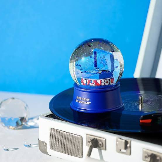 cloudwarms's tweet photo. WTS SUPER JUNIOR MD 14TH 15TH ANNIVERSARY 

- Super Junior 14th Anniversary Trophy - 650k
- Super Junior 15th Anniversary Glitter Water Ball - 750k

슈퍼주니어 https://t.co/xApODxtkfu
