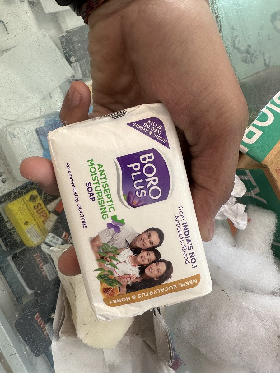 vikas_sharma_97's tweet photo. Hyy @flipkartsupport  4th January I ordered an smartphone on @Flipkart  and I received bath shop and stone . 
Now your customer support team only giving me timeline day by day for replacement .
#Flipkart https://t.co/SPiMKvOL3r