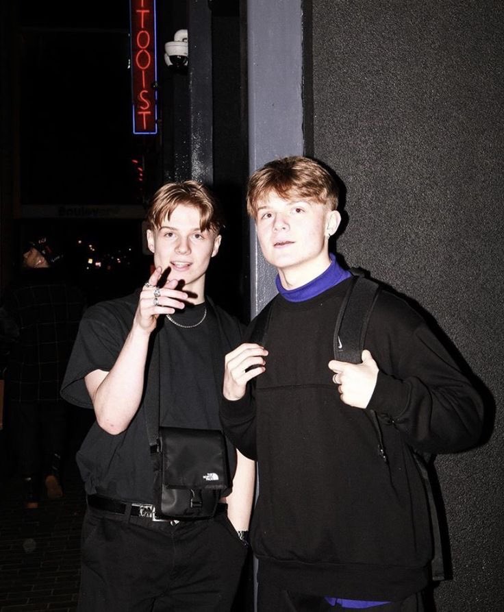 jasm1nspam's tweet photo. still thinking about the fact that this is literally minyards twins https://t.co/oxOJME5DiJ