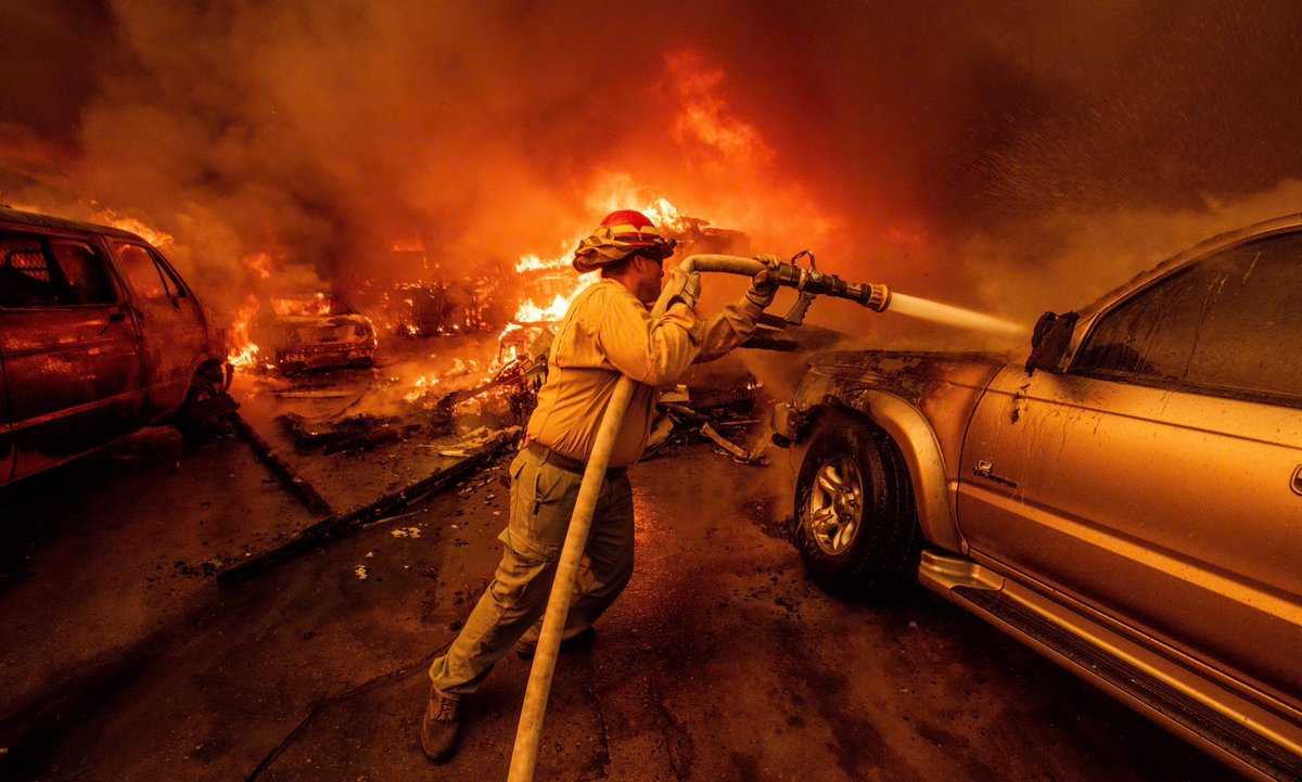 maxxrubin_'s tweet image. Seriously, thank you to all firefighters and first responders risking their lives to save others and their homes across LA. We are so grateful for you and we love you — you true heroes in every sense of the word❤️
