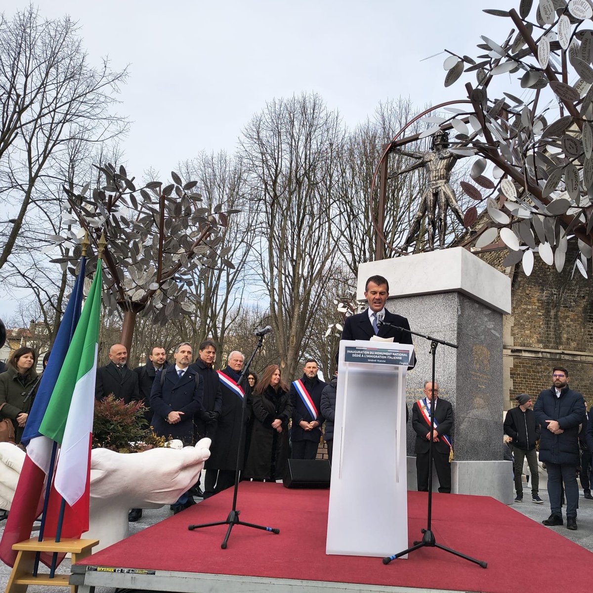 Il SdS @giorgiosilli oggi all'inaugurazione di “C'era una volta l'Italia” #MonumentoNazionale sulla #MigrazioneItaliana a #NogentsurMarne, omaggio alla storia e alla cultura 🇮🇹 per il contributo dato dal nostro Paese allo sviluppo socio economico 🇫🇷.