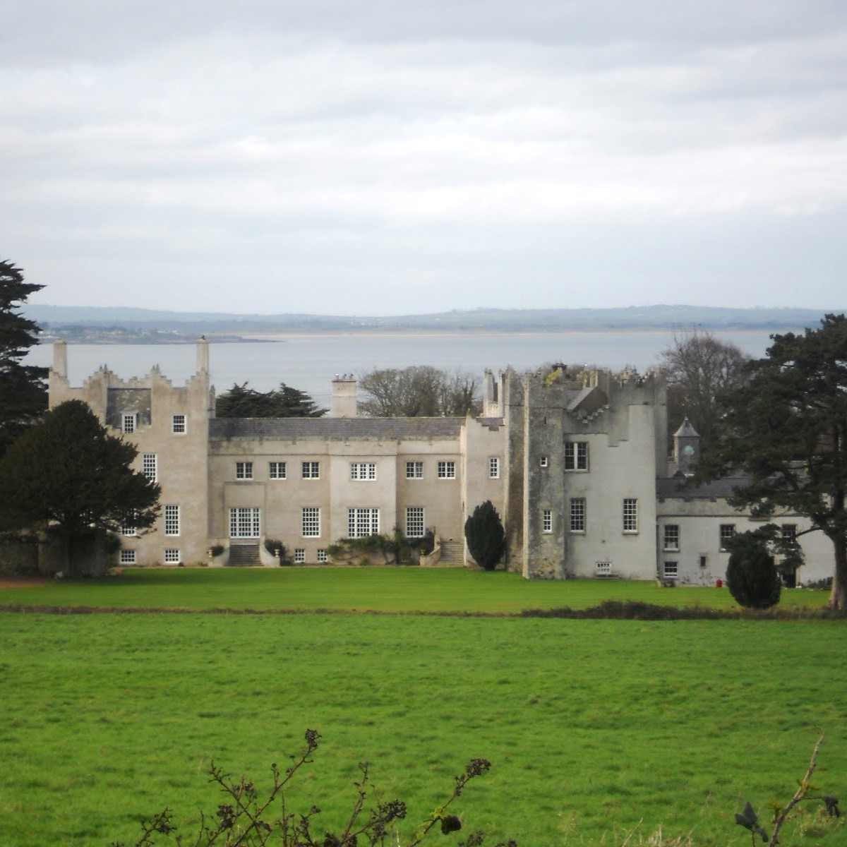 There are still a few tickets left for our talk ‘A period of change for Howth Castle' with Daniel Eglington-Carey
on Tues 21 Jan at 6pm.

For more info igs.ie/events/lecture…