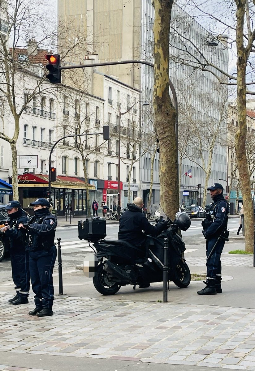 Nicolas Nordman (@nicolas_nordman) on Twitter photo #PoliceMunicipale | La <a href="/PMdeParis/">Police Municipale de Paris</a> poursuit son déploiement de jumelles radars pour contrôler la vitesse excessive dans tous les arrondissements
👉 Aujourd’hui, opération avenue du Maine dans le 14e arrondissement #PoliceMunicipale | La <a href="/PMdeParis/">Police Municipale de Paris</a> poursuit son déploiement de jumelles radars pour contrôler la vitesse excessive dans tous les arrondissements
👉 Aujourd’hui, opération avenue du Maine dans le 14e arrondissement