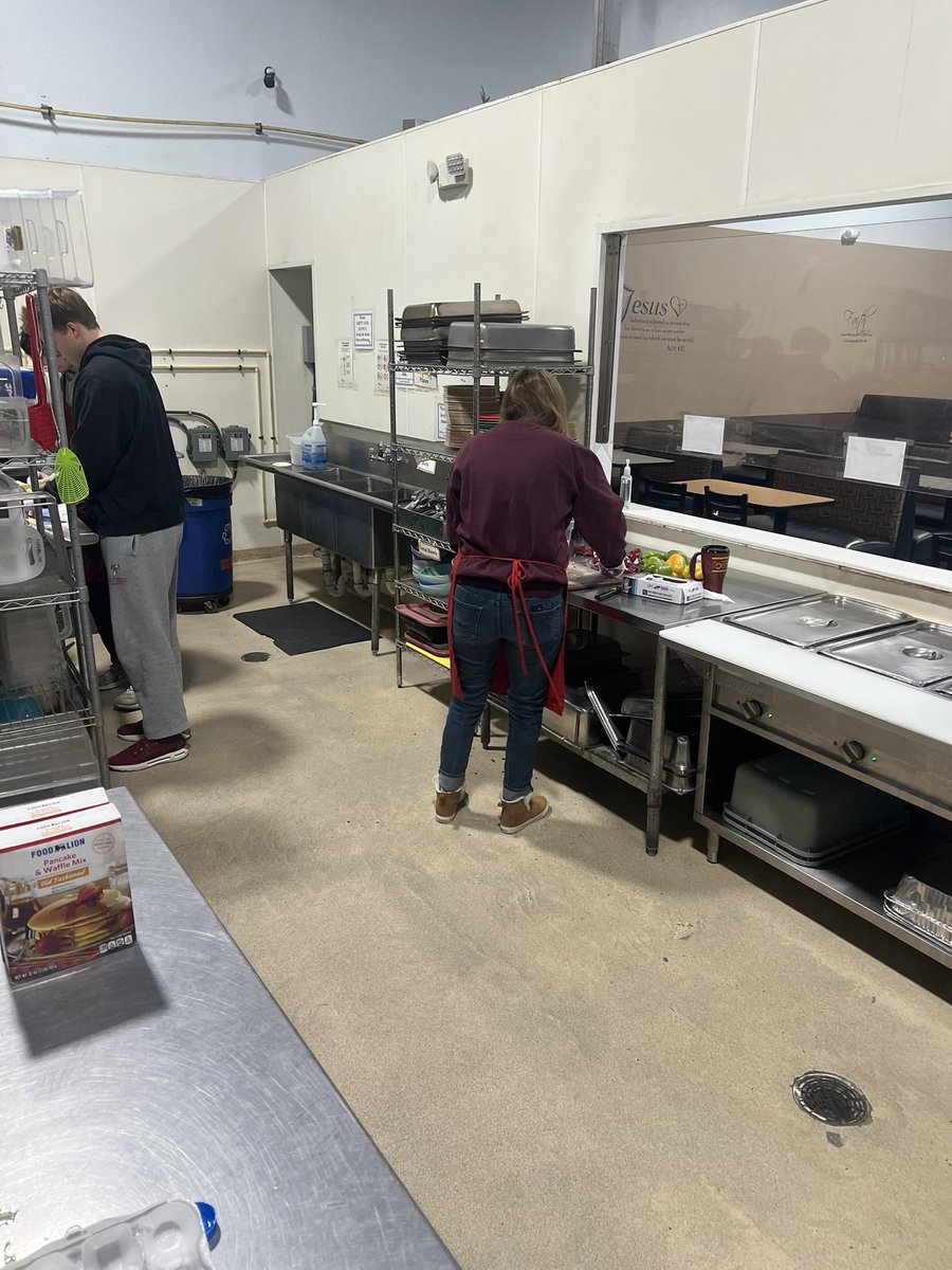 RonSiersJr's tweet image. @SalisburyBB served 74 food insecure members of our community this morning at HALO. Thanks, @connorlugo @MG_Polizzi and Heather Holmes for your servant leadership. @SUSeaGulls @SalisburyU #servantleadership @SeaGullFootball