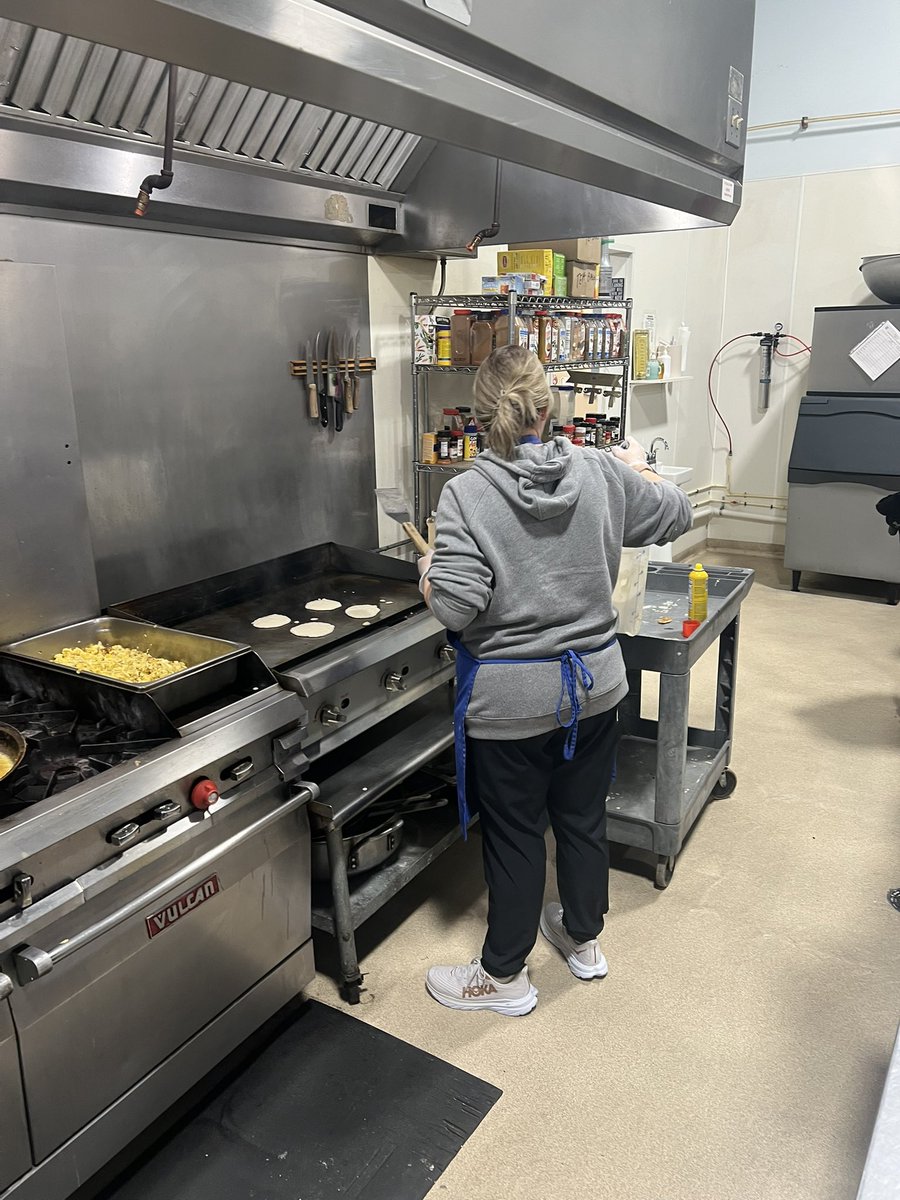 RonSiersJr's tweet image. @SalisburyBB served 74 food insecure members of our community this morning at HALO. Thanks, @connorlugo @MG_Polizzi and Heather Holmes for your servant leadership. @SUSeaGulls @SalisburyU #servantleadership @SeaGullFootball