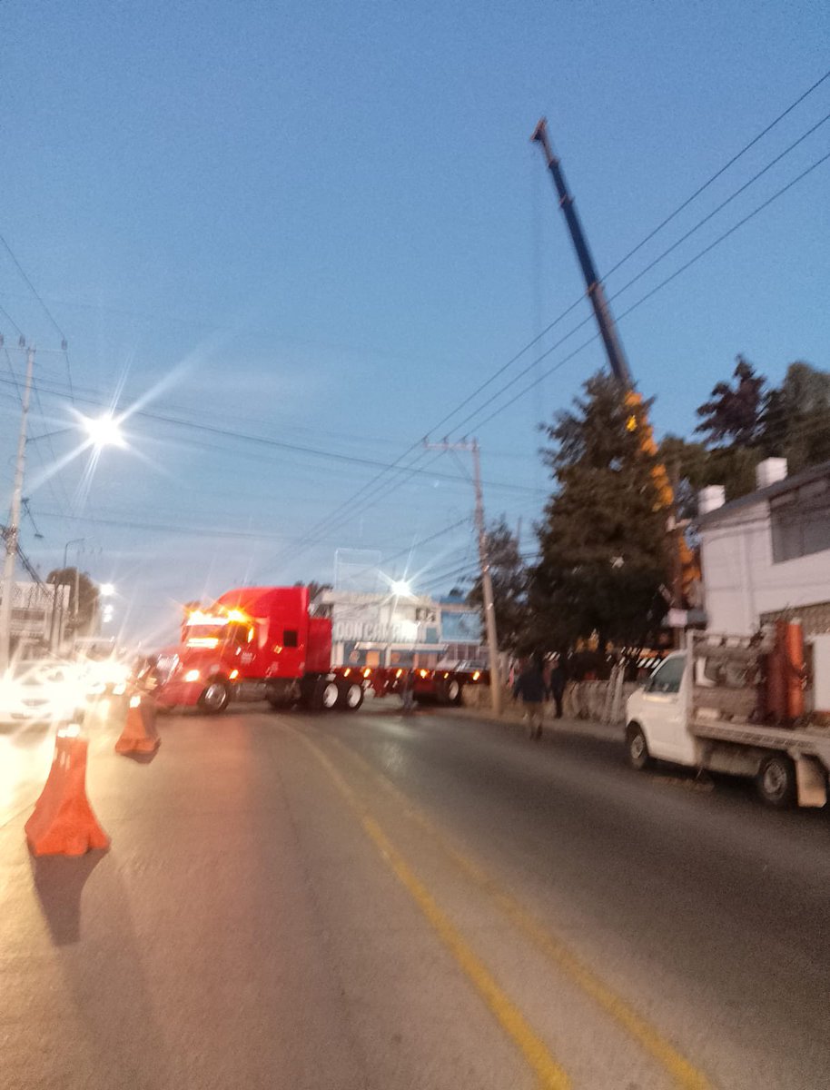 SSC Puebla (@ssc_pue) on Twitter photo #AHORA🚨🚔
Elementos de <a href="/dirtransitopue/">Tránsito Mpal Puebla</a>, realizan el cierre a la circulación por el retiro de una estructura de un espectacular en:
📍Calle Hacienda de Guadalupe sobre Circuito Juan Pablo ll.
1/2 #AHORA🚨🚔
Elementos de <a href="/dirtransitopue/">Tránsito Mpal Puebla</a>, realizan el cierre a la circulación por el retiro de una estructura de un espectacular en:
📍Calle Hacienda de Guadalupe sobre Circuito Juan Pablo ll.
1/2
