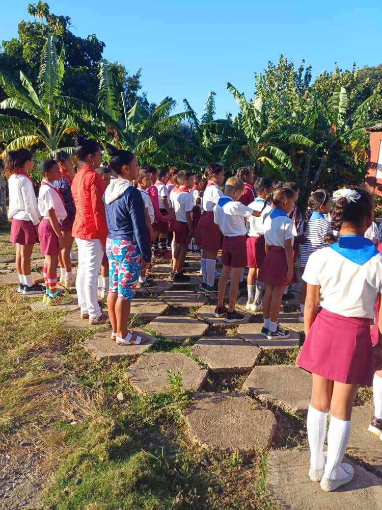 GalanLidio's tweet photo. Matutino especial en conmemoración al 66 aniversario de la entrada de Fidel  Castro a la Habana. @CubaMined @dpeStgo @SantiagodeCuba @dmeguama #guama https://t.co/1B53jzv508
