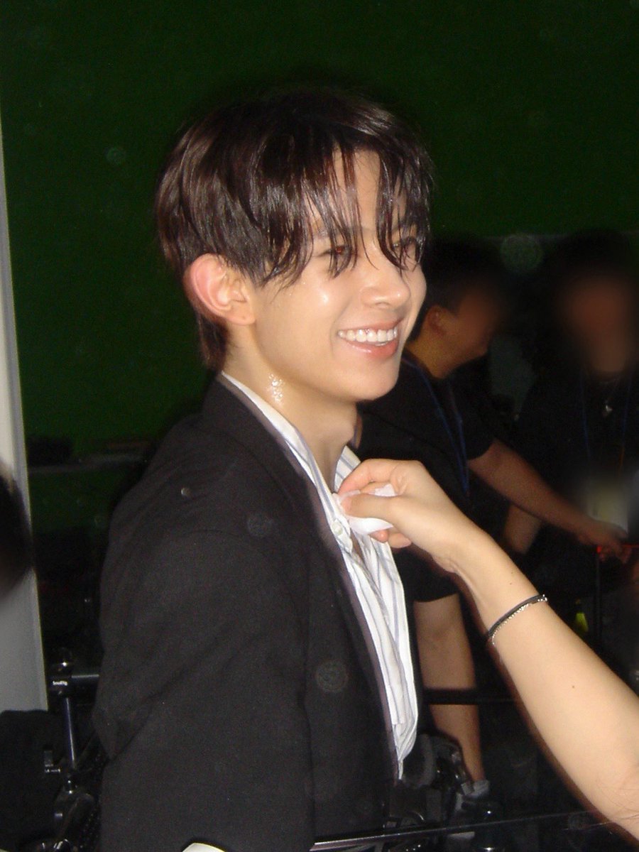 xeeszme's tweet image. 이렇게웃는거좋아