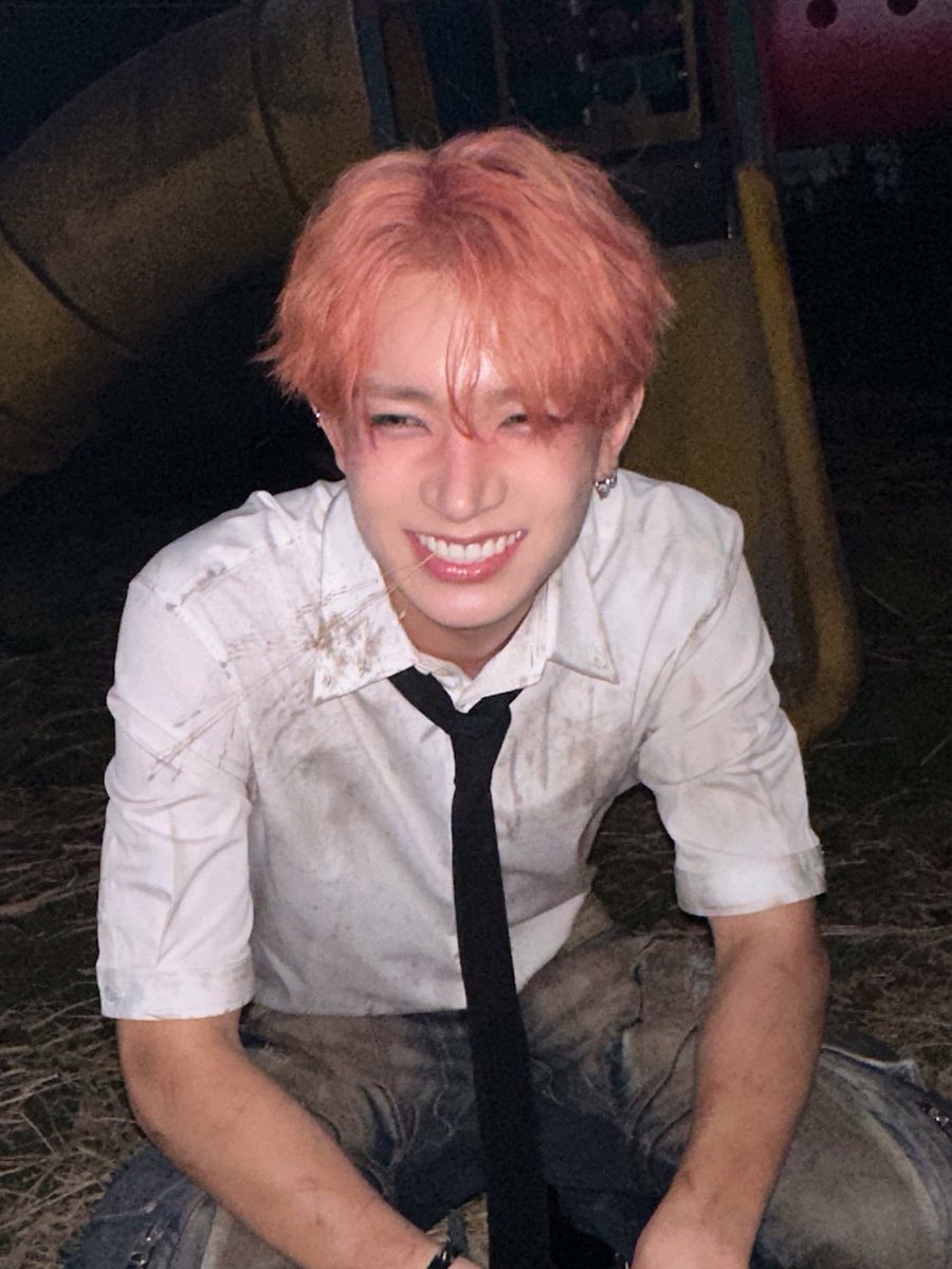 xeeszme's tweet image. 이렇게웃는거좋아