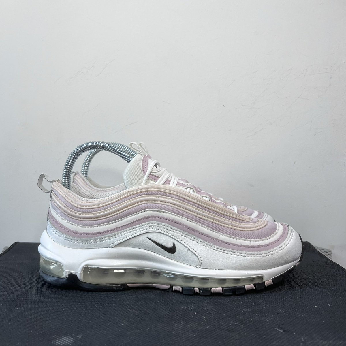 daisysneakers tweet media